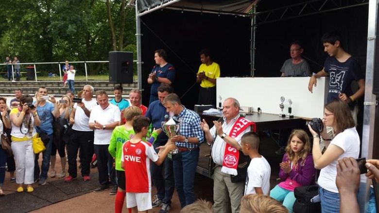 Siegerehrung am Sonntag, 28.06.2015 durch Christoph Tesche beim SG Hillen