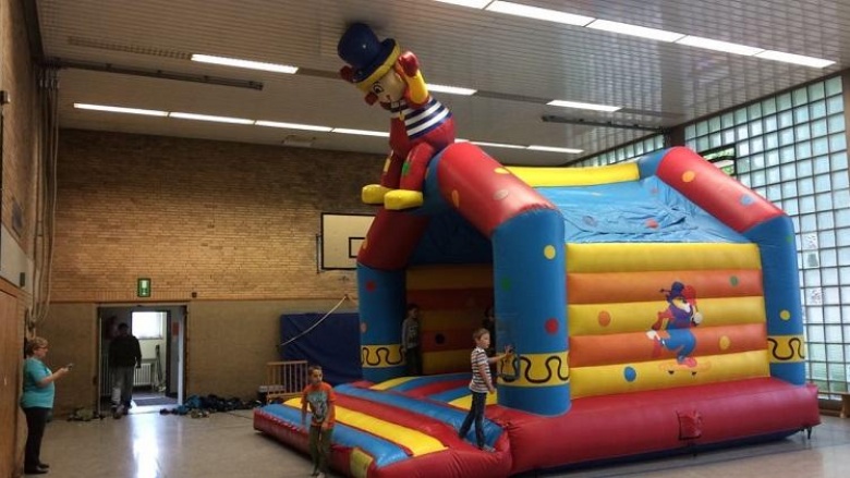 CDU spendet Hüpfburg